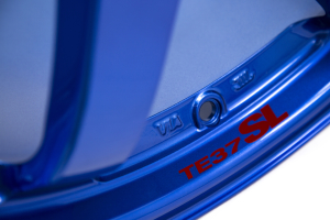Volk TE37SL 18x9.5 +40 5x114.3 Hyper Blue - Universal