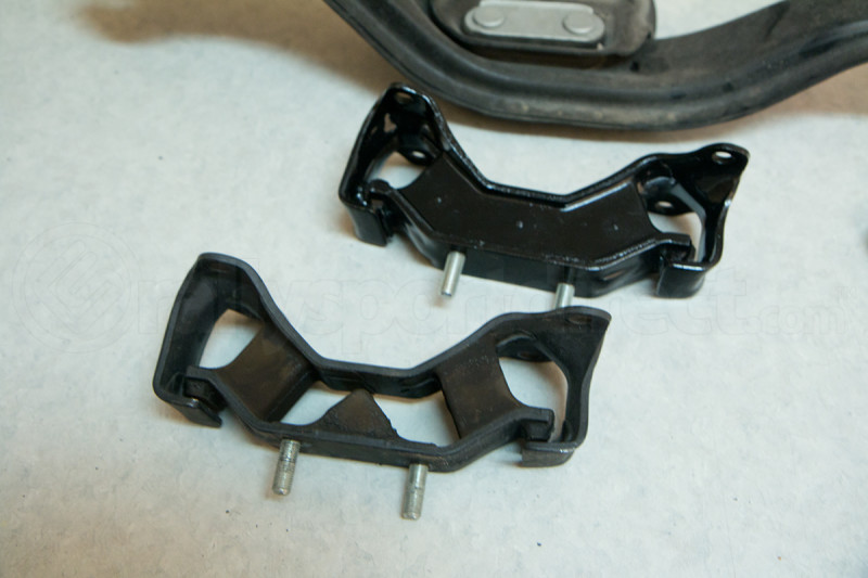 STI Transmission Mount ( Part Number: STI D1010FE020) STI Transmission Mount ( Part Number: D1010FE020)